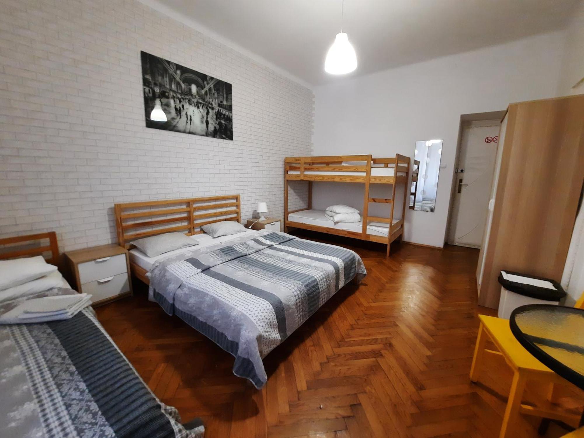 Lorf Hostel&Apartments Краков Экстерьер фото