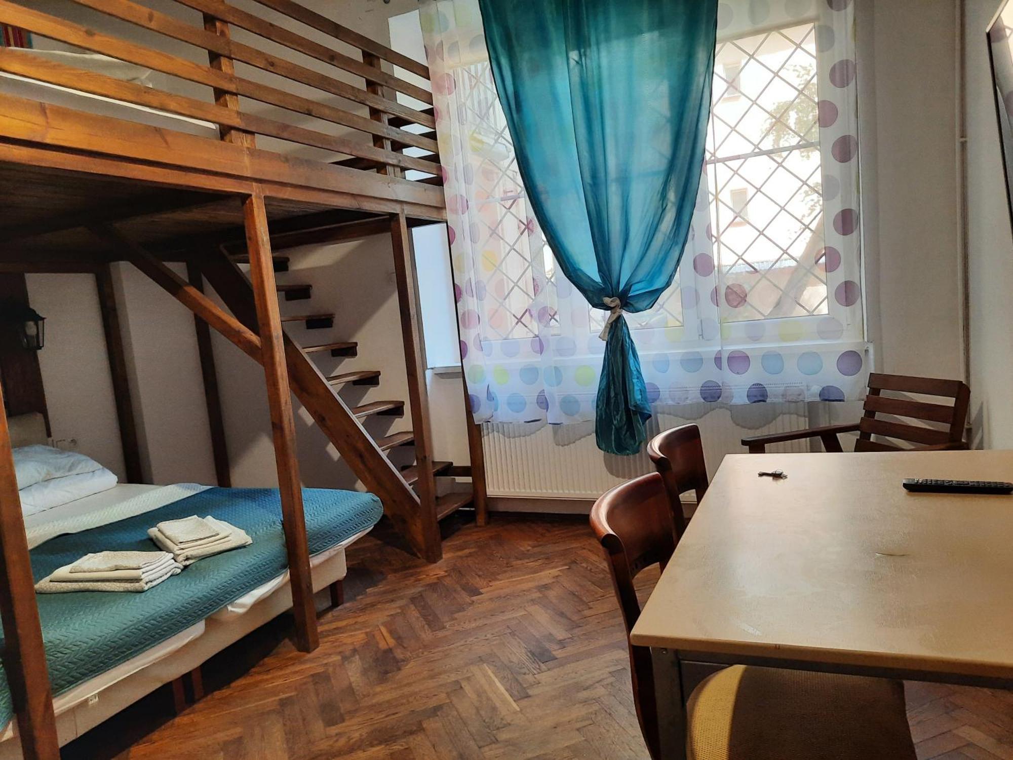 Lorf Hostel&Apartments Краков Экстерьер фото